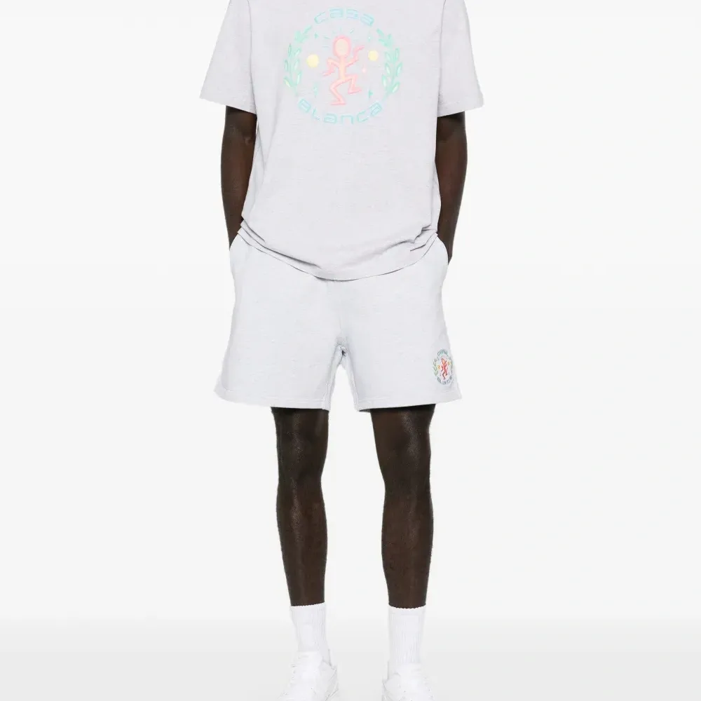 Футболка с графическим принтом-эмблемой