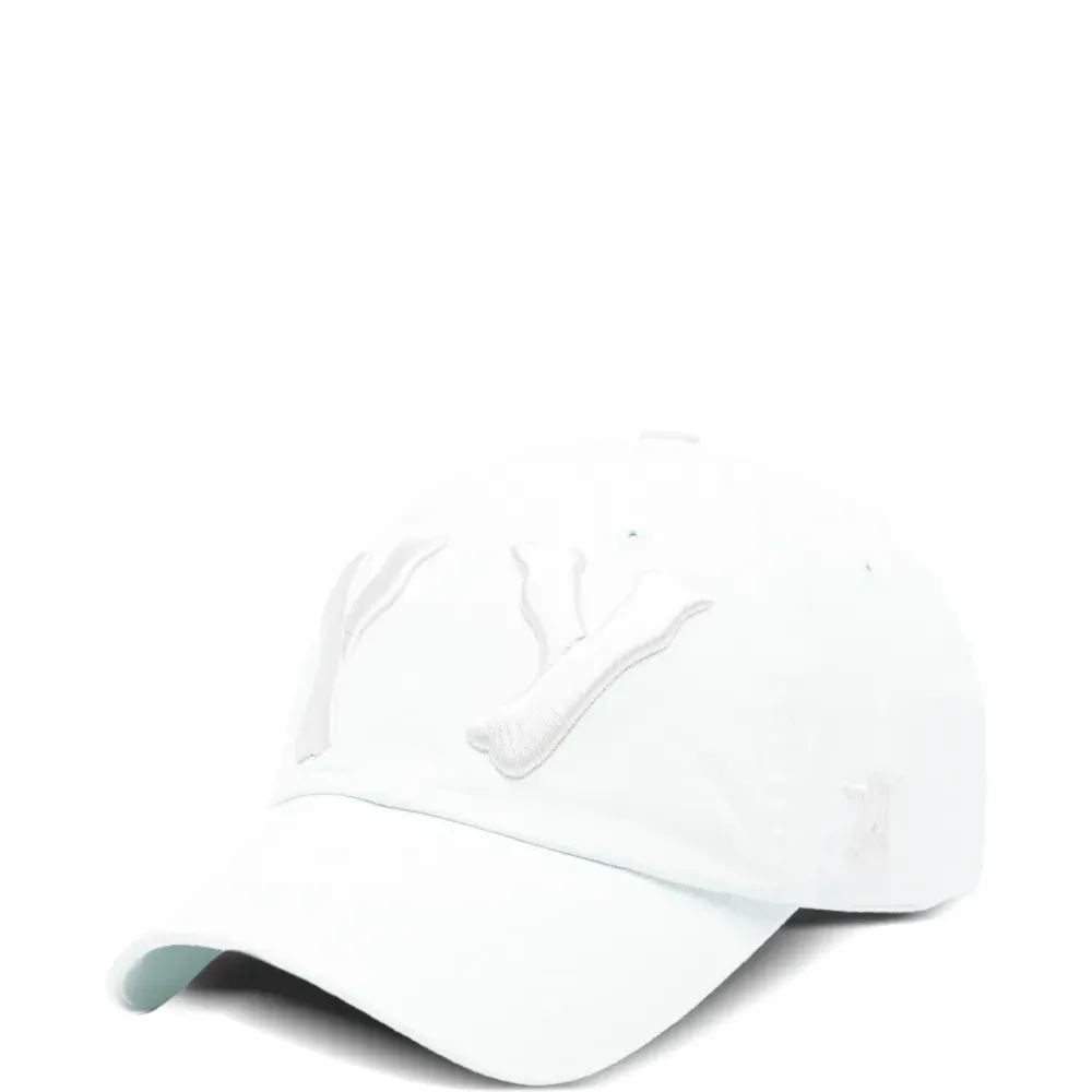 Бейсболка с вышитым логотипом Бейсболка с вышитым логотипом