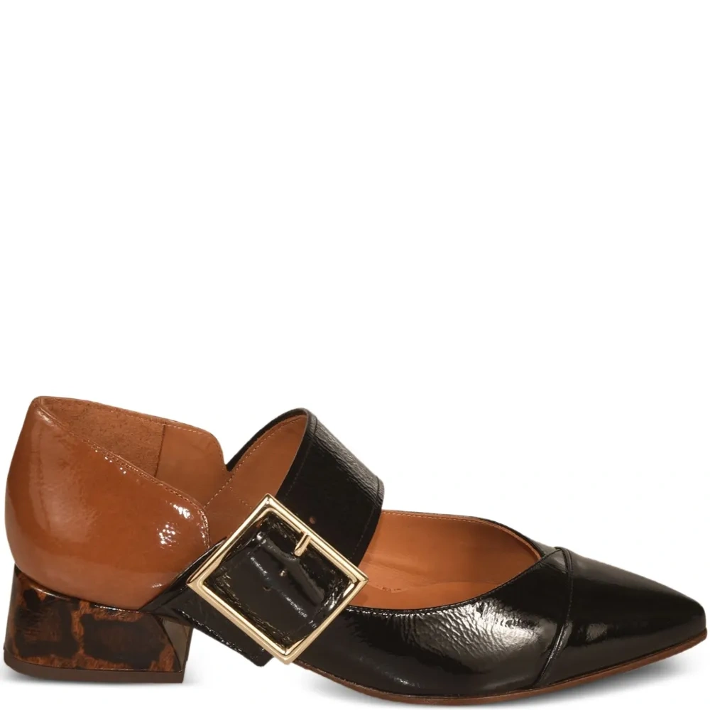 Туфли с пряжкой