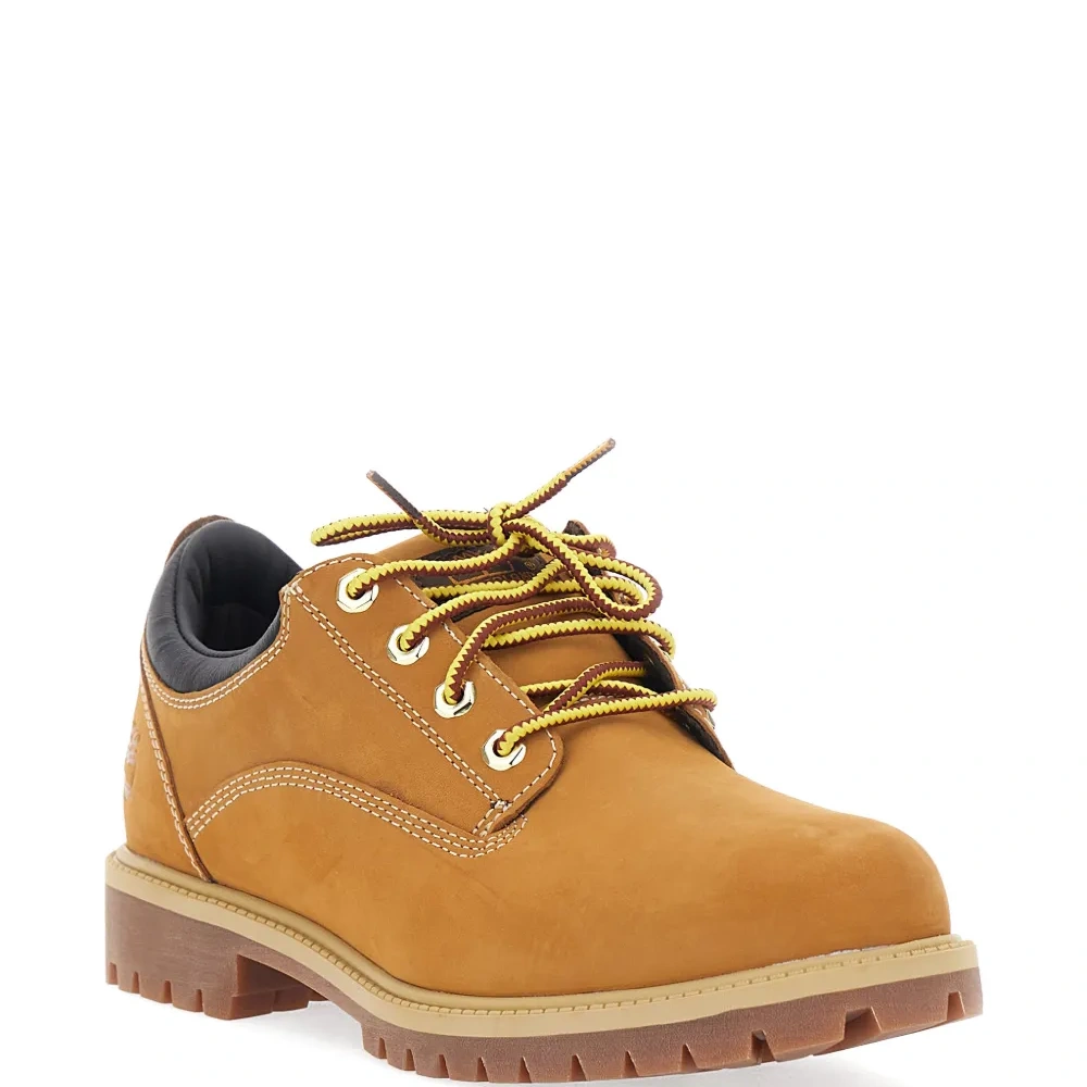 Сшитые туфли на шнуровке Сшитые туфли на шнуровке