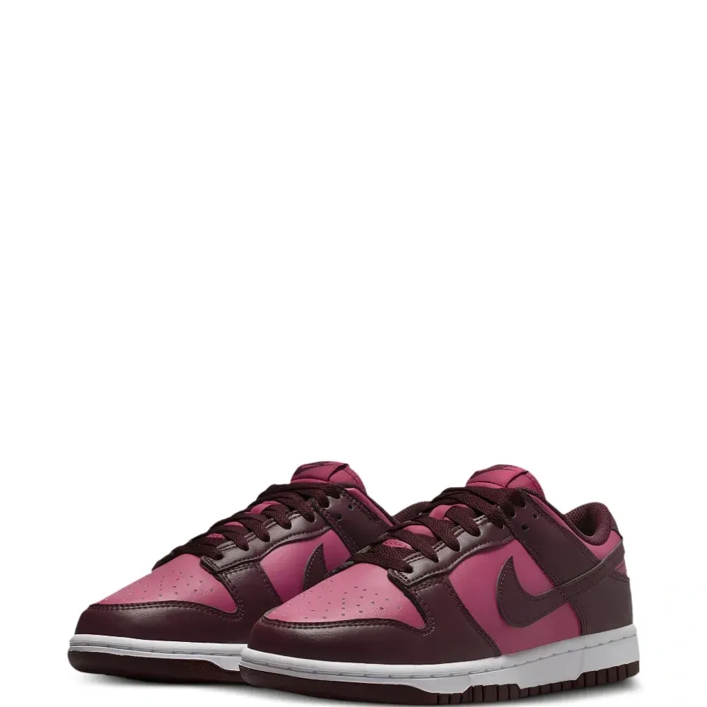 Кроссовки Dunk Low на шнуровке