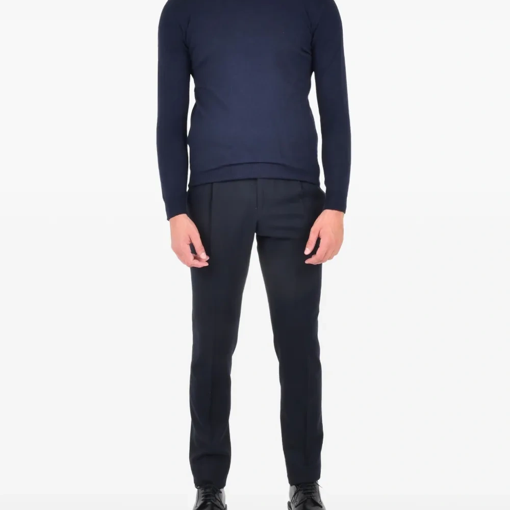 Свитер в рубчик с круглым вырезом