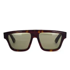 Солнцезащитные очки квадратной формы Солнцезащитные очки квадратной формы