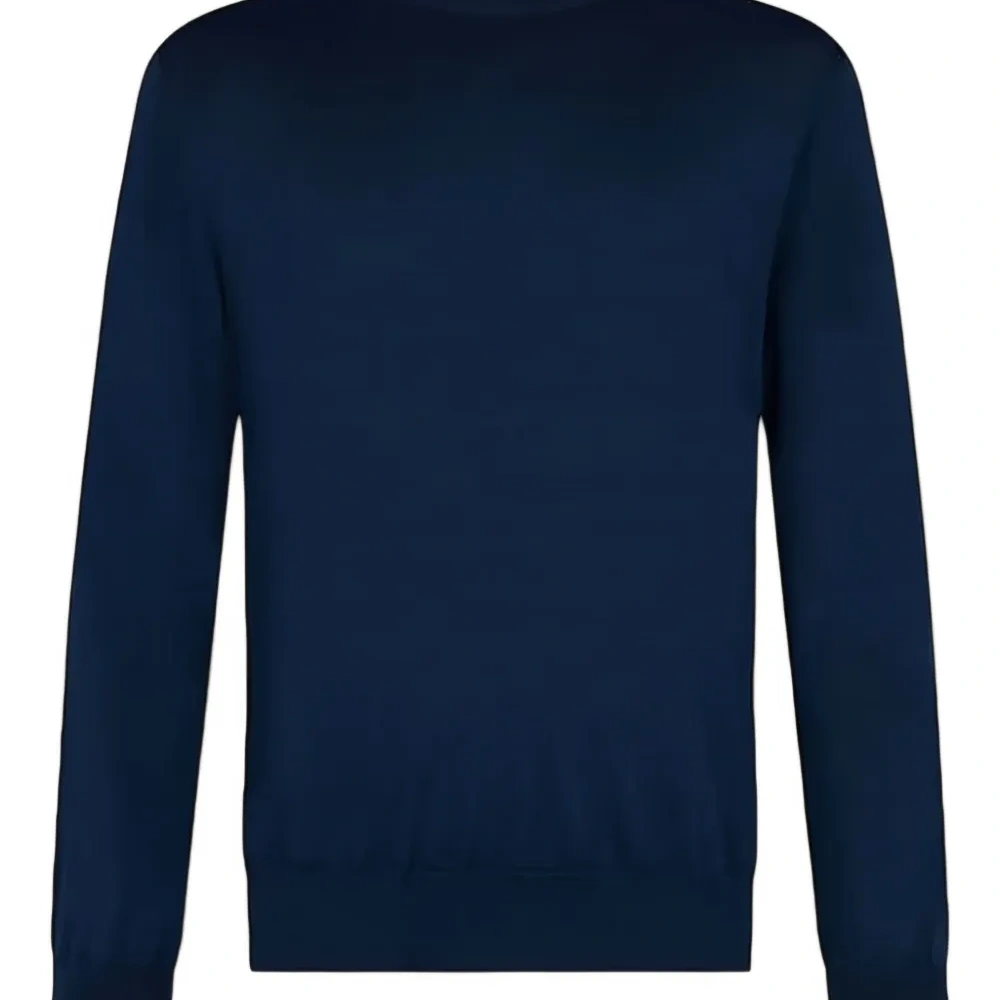 Свитер с круглым вырезом