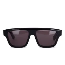 Солнцезащитные очки в прямоугольной оправе