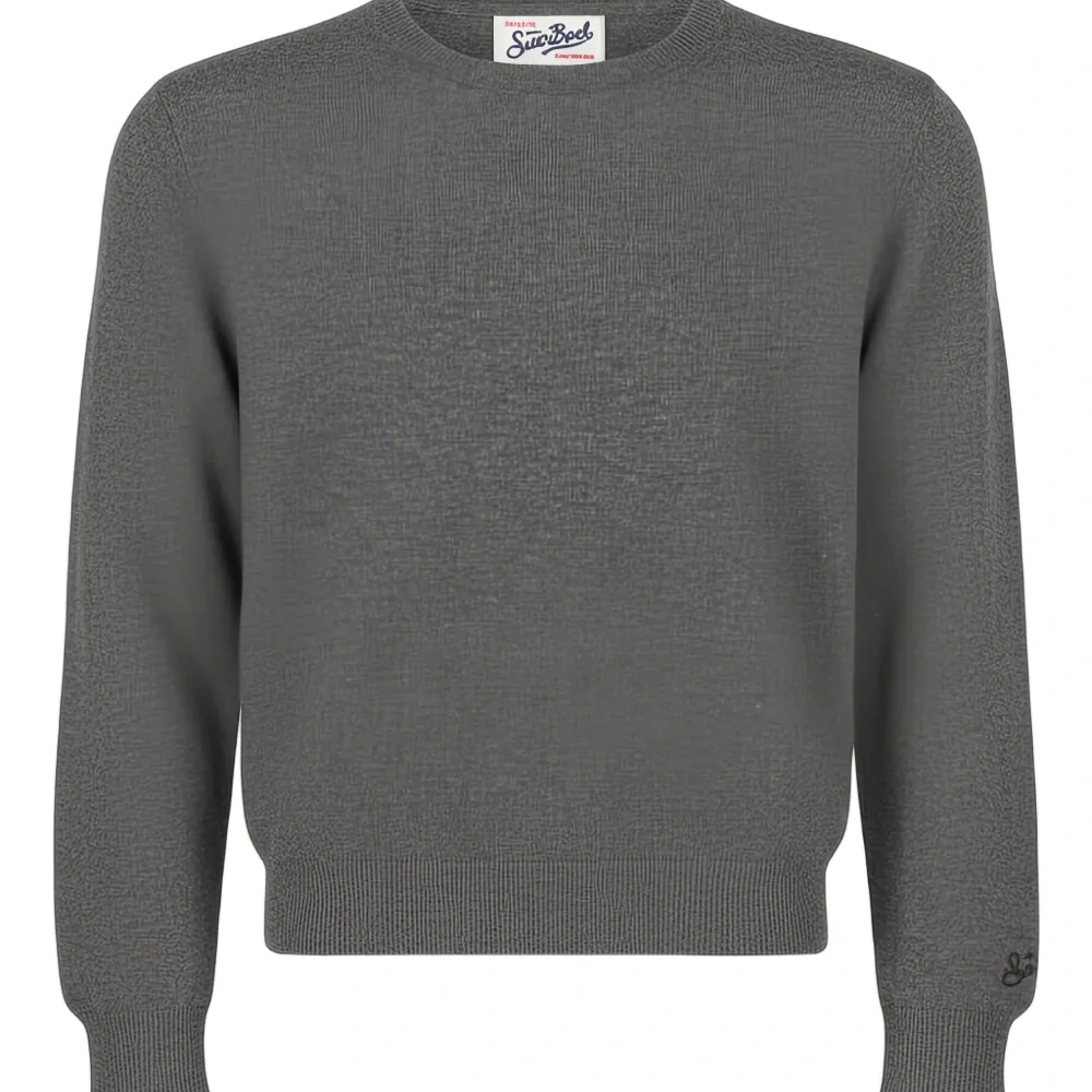 Свитер с круглым вырезом