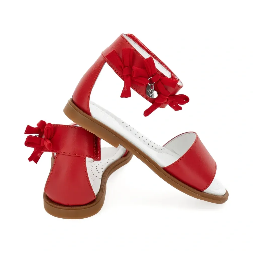 Босоножки с бантами