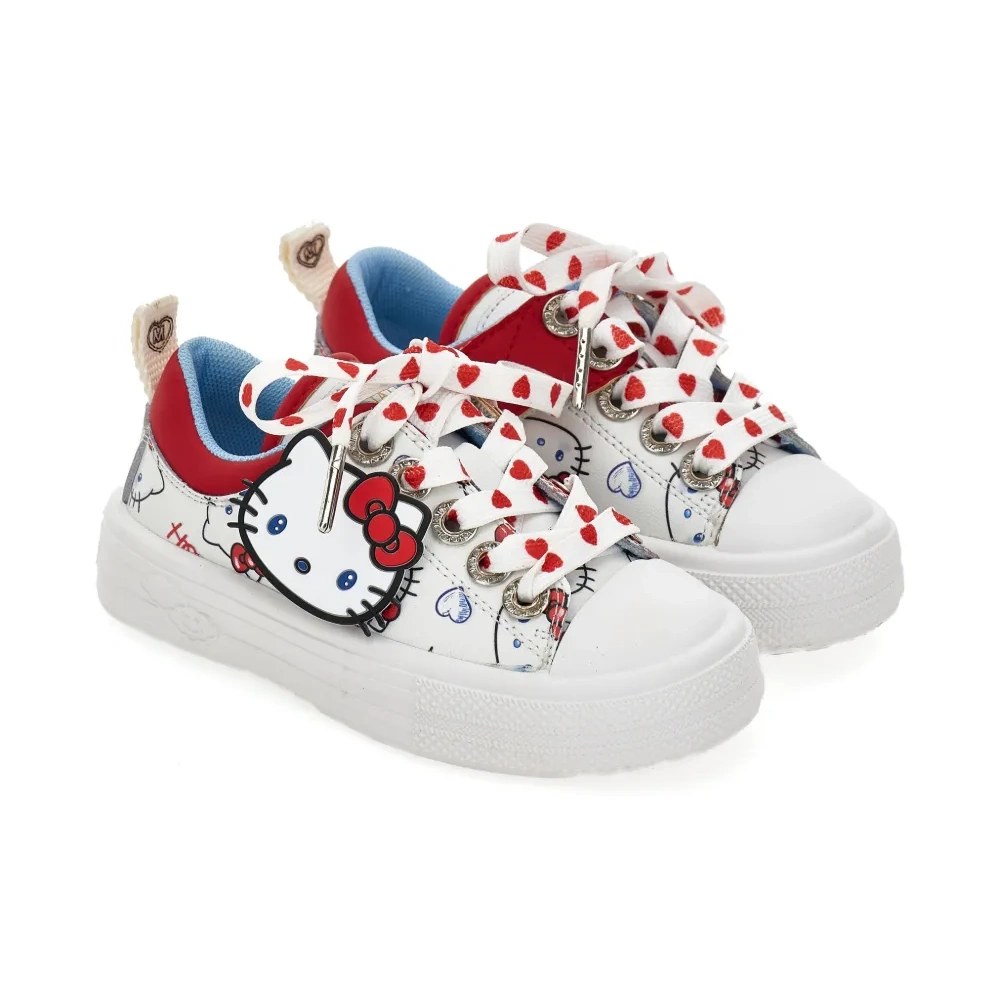 Кроссовки из коллаборации с Hello Kitty