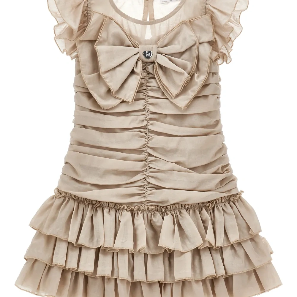 Платье с оборками и бантом