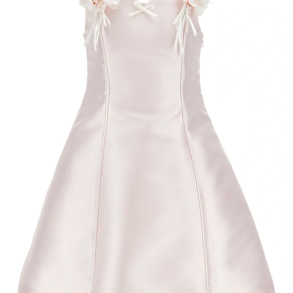 Платье с цветочной аппликацией