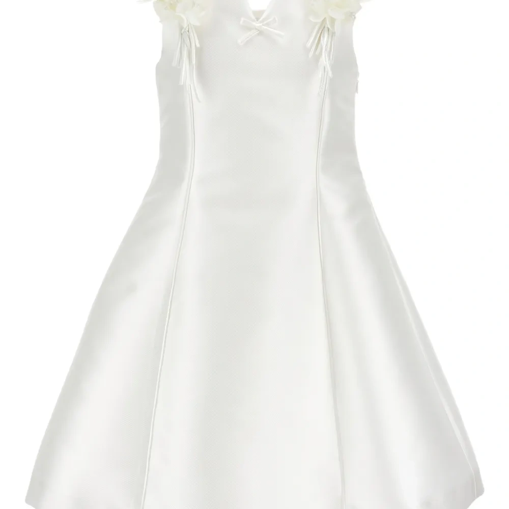 Платье с цветочной аппликацией