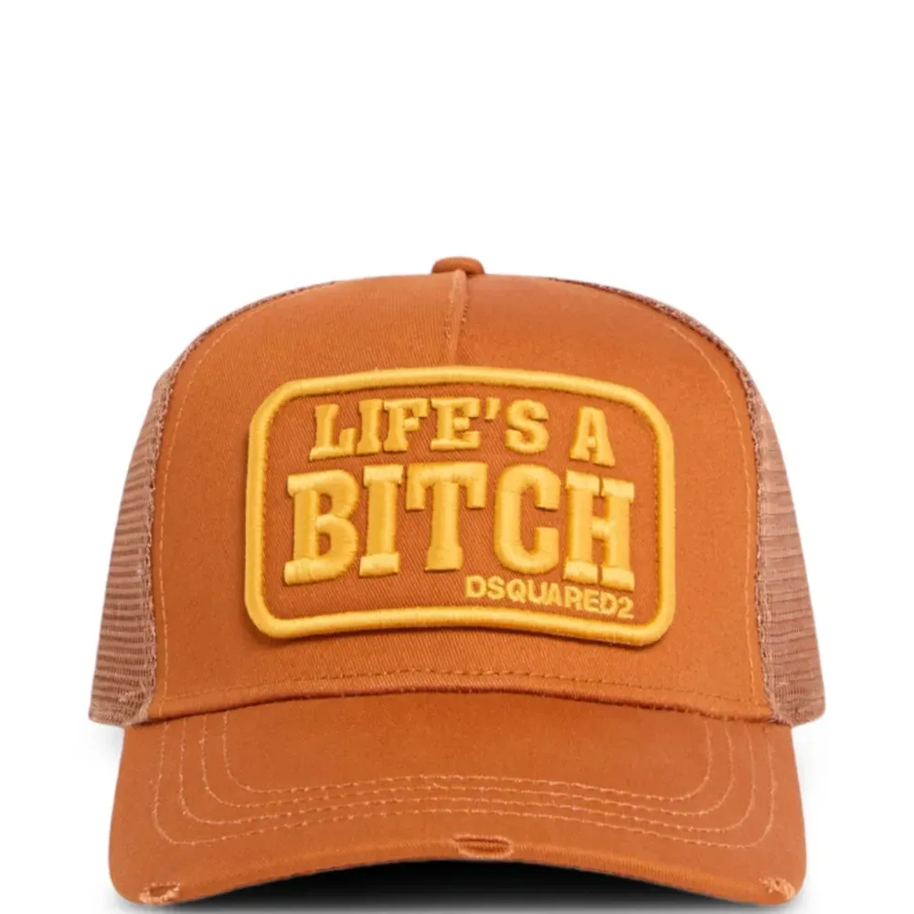 Бейсболка с вышитой надписью Бейсболка с вышитой надписью