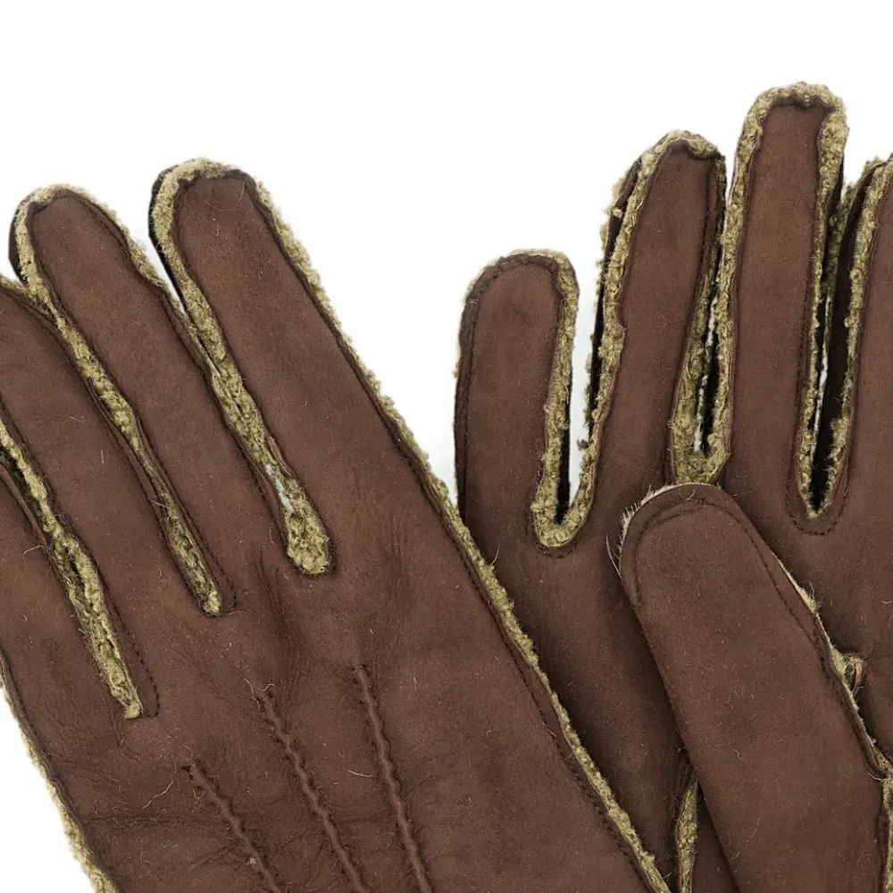 Перчатки с контрастной отделкой