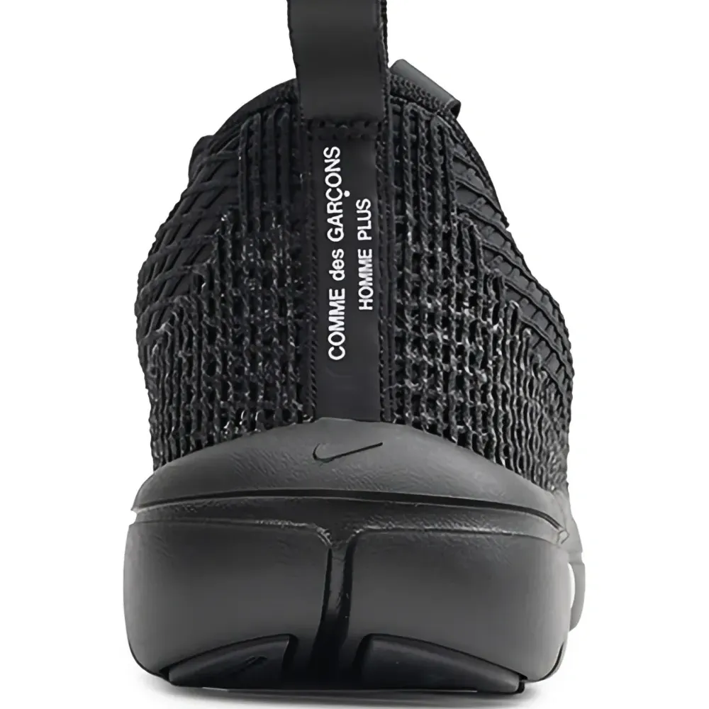 Кроссовки с логотипом из коллаборации с Comme des Garçons