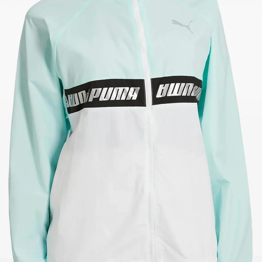 Куртка с логотипом на поясе