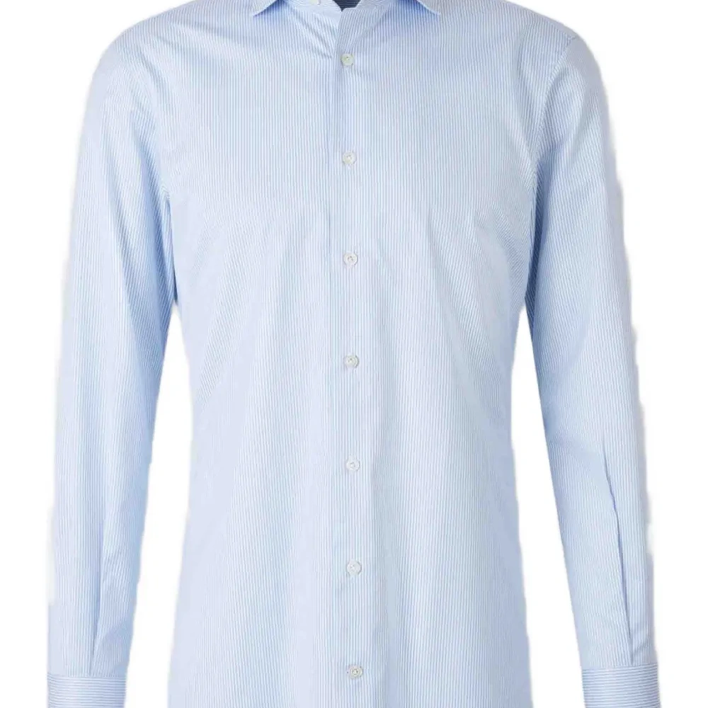 Классическая рубашка на пуговицах