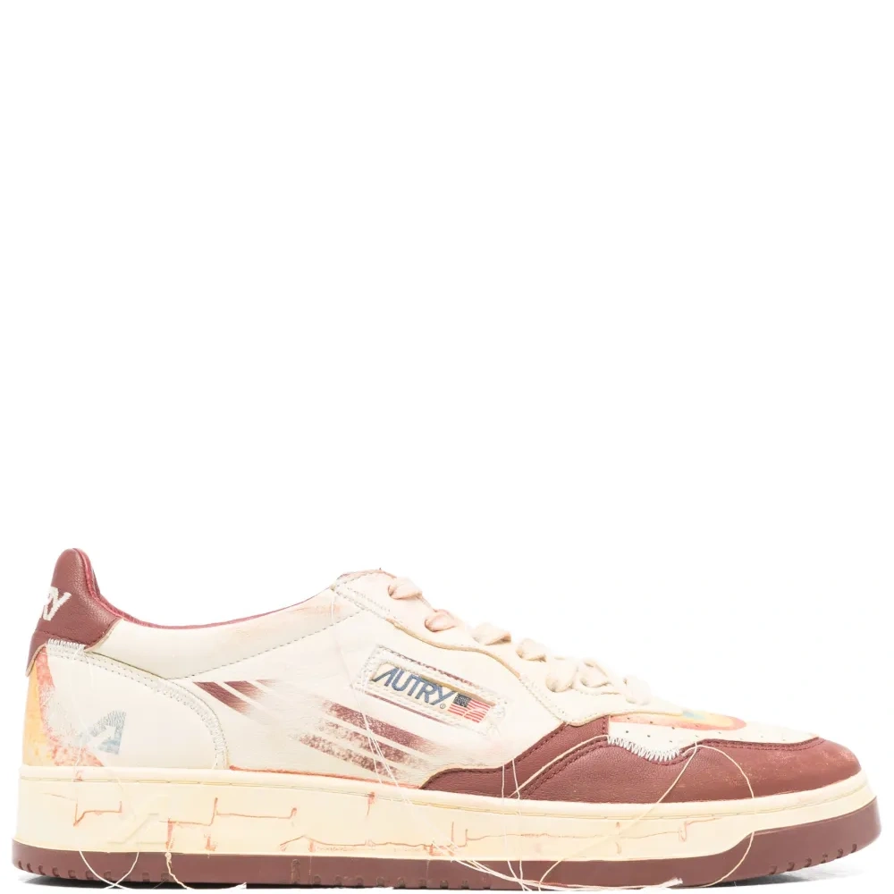 Кроссовки с радужными вставками