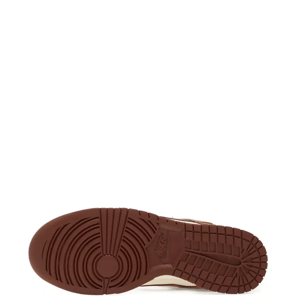 Кроссовки Dunk Low на шнуровке