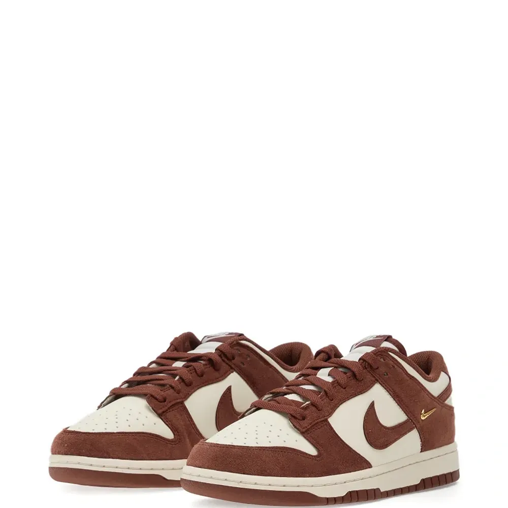 Кроссовки Dunk Low на шнуровке