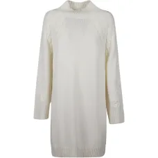 Вязаное платье с вышивкой