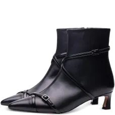 Ботинки с пряжками