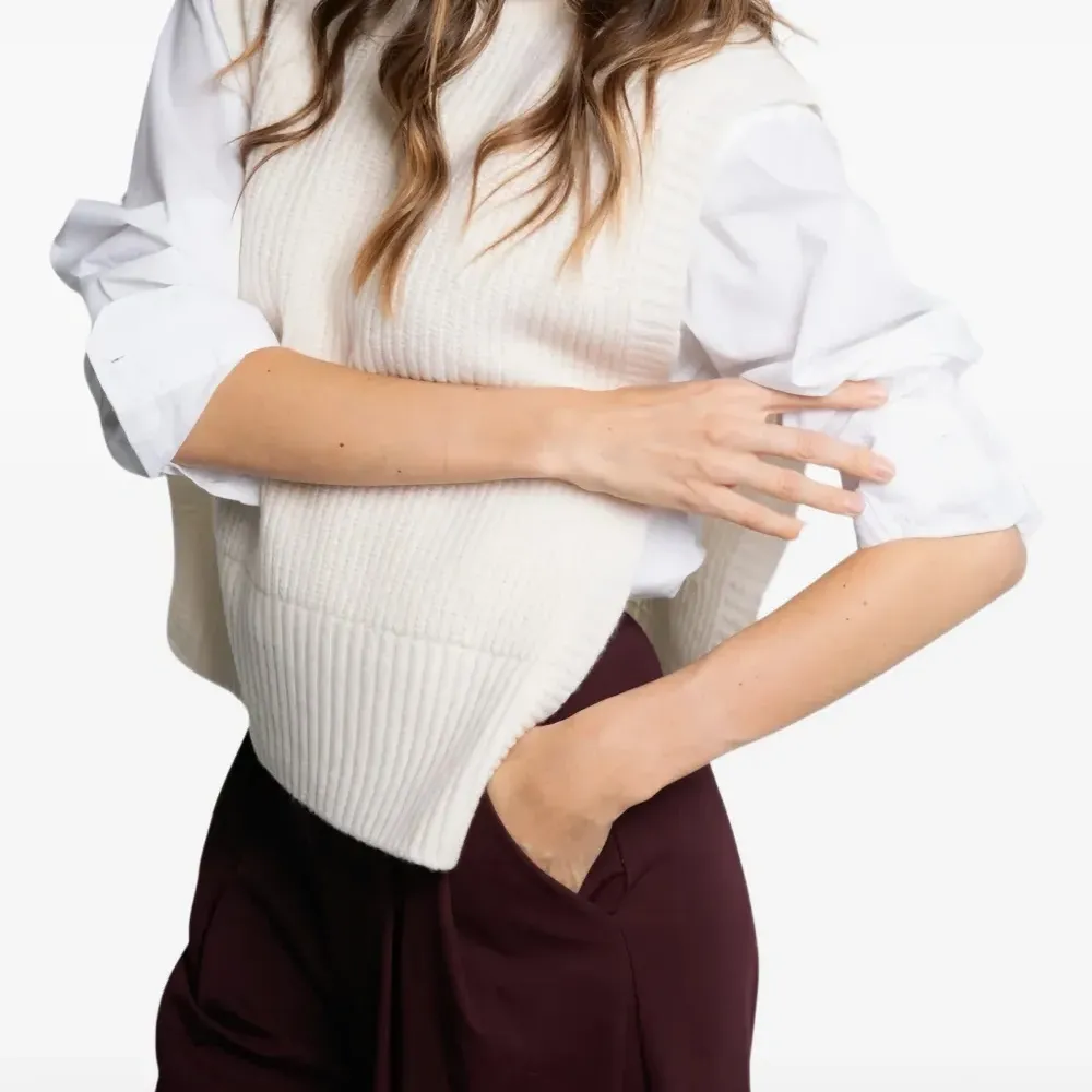 Шерстяной топ с высоким воротником