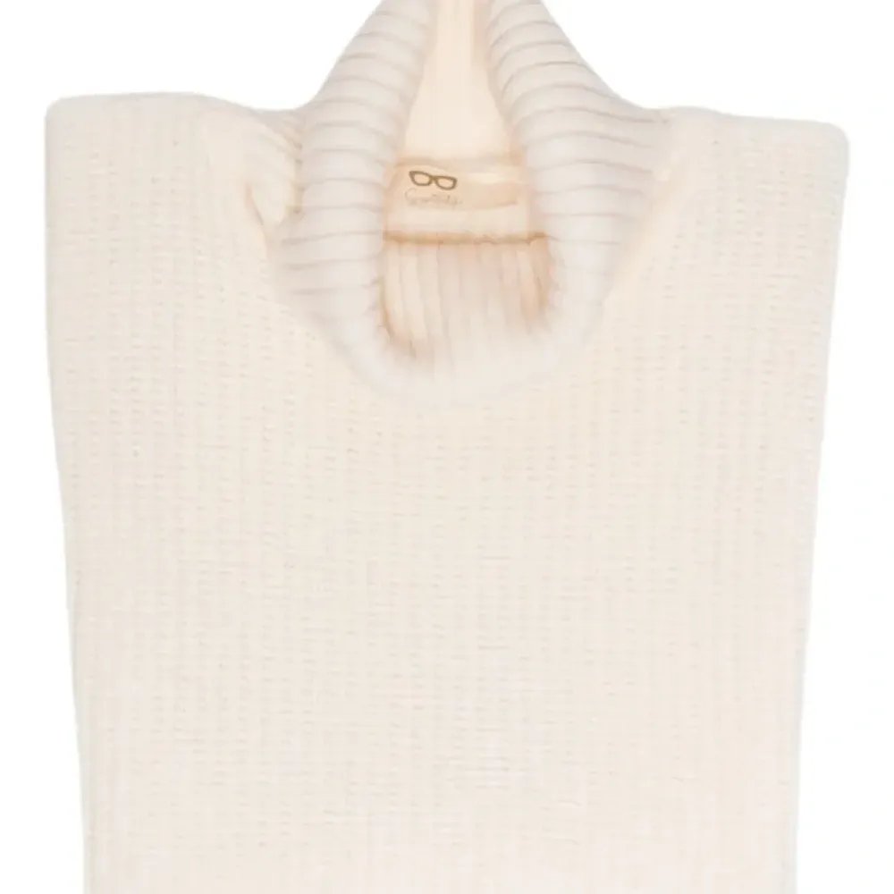 Шерстяной топ с высоким воротником