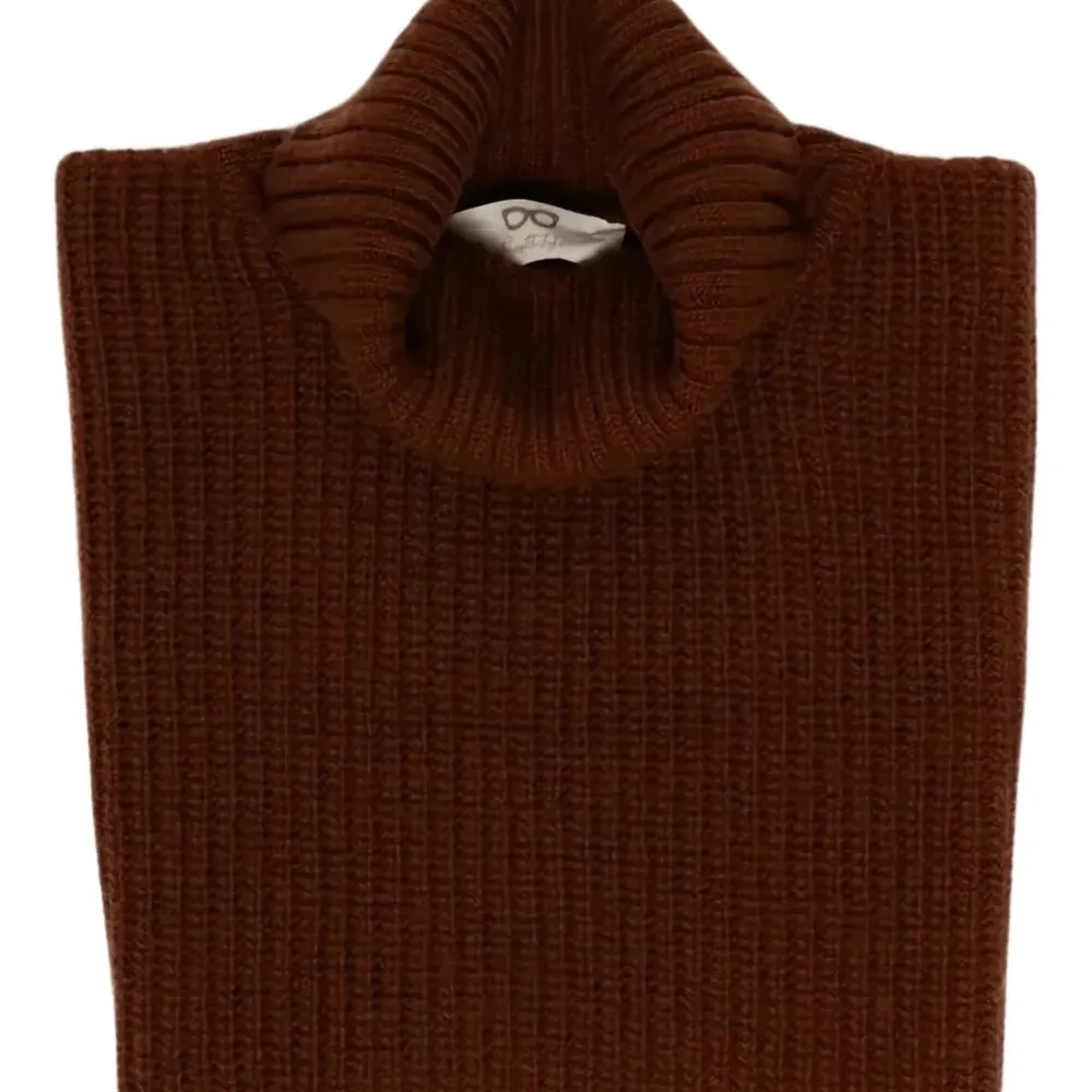 Топ с высоким воротником