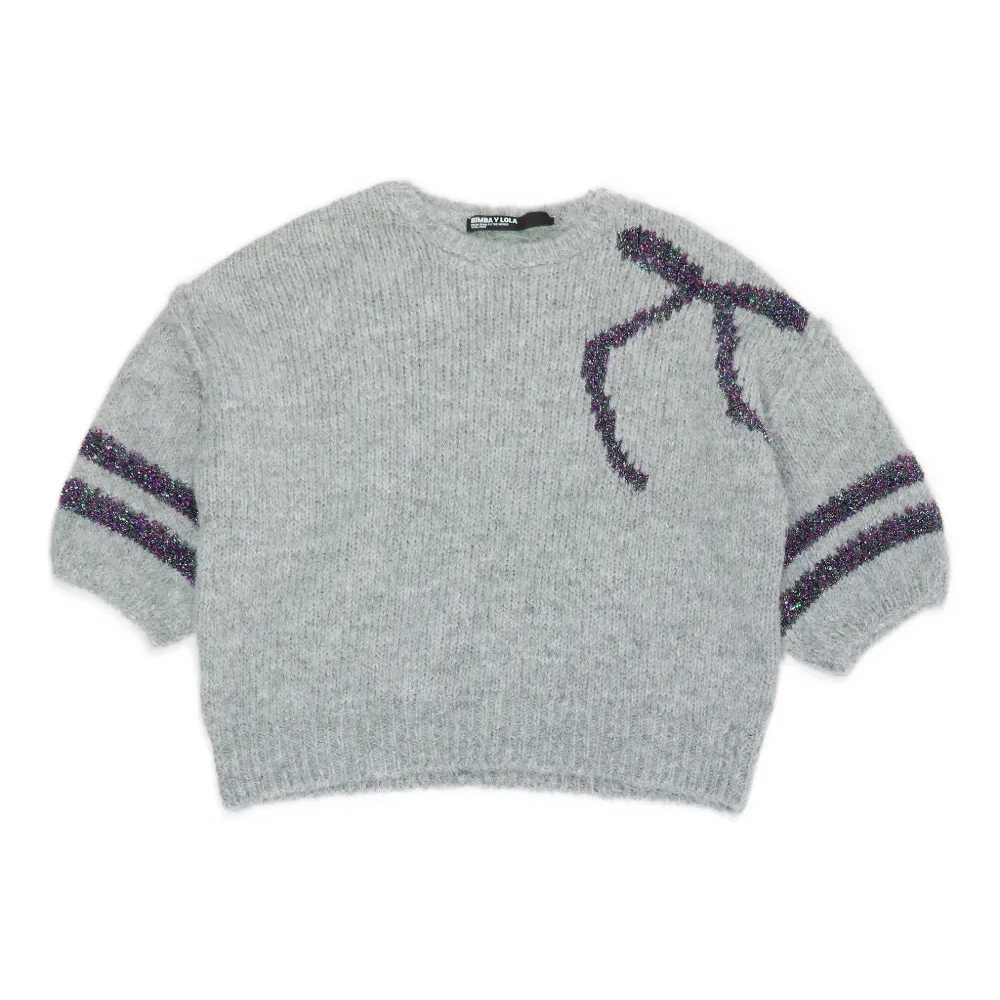 Свитер с отделкой в полоску