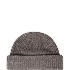 Шерстяная шапка в рубчик