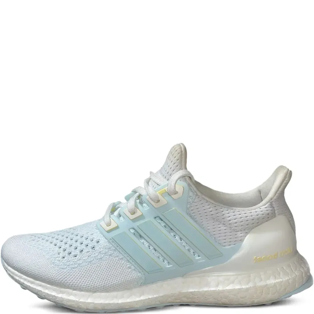 Кроссовки с тремя полосками