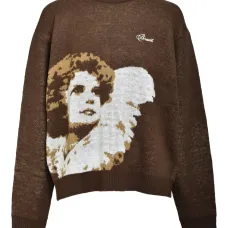 Свитер с вышитым логотипом