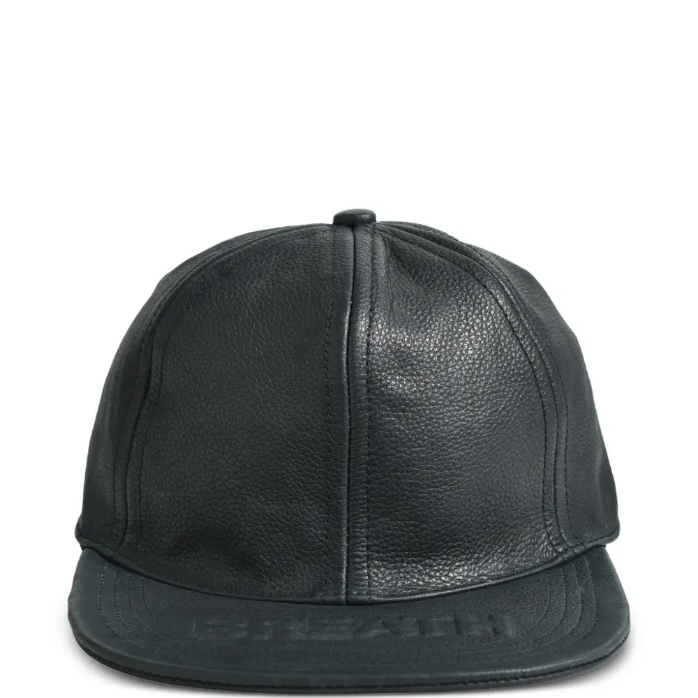 Бейсболка с тисненым логотипом