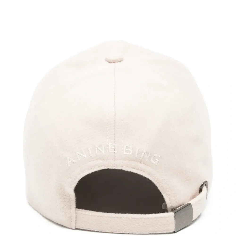 Бейсболка с вышитым логотипом Jeremy