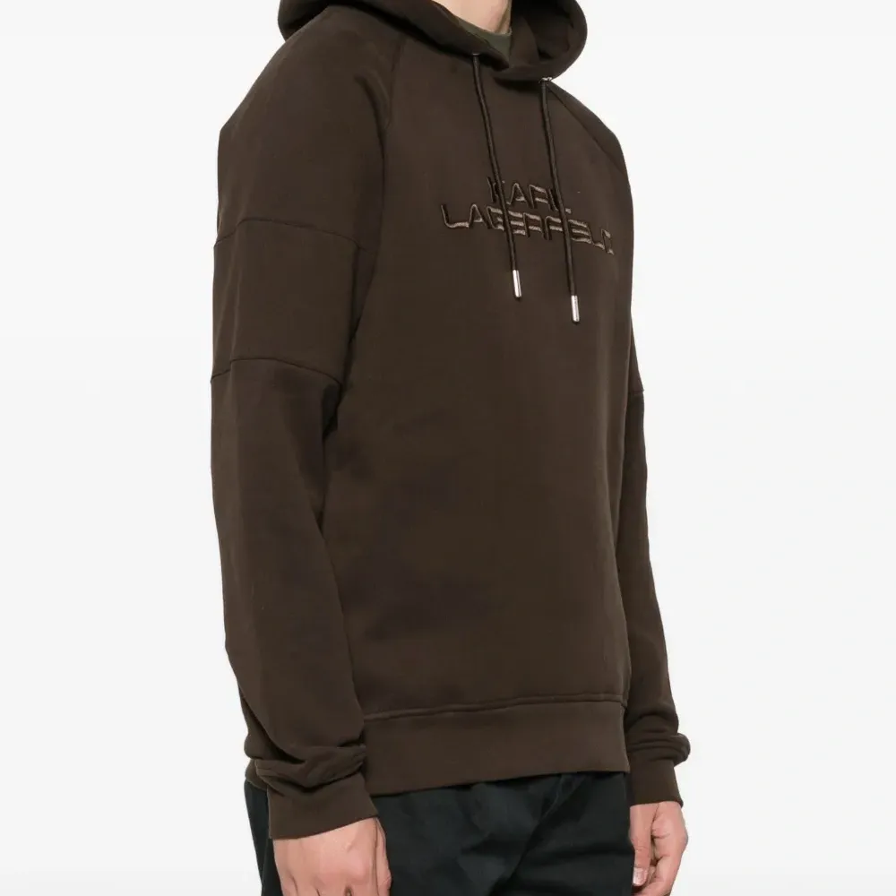 Худи с вышитым логотипом