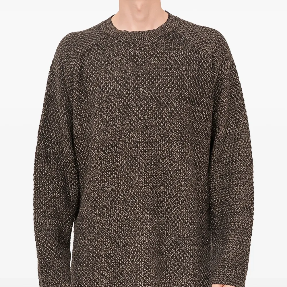 Свитер с круглым вырезом