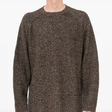 Свитер с круглым вырезом