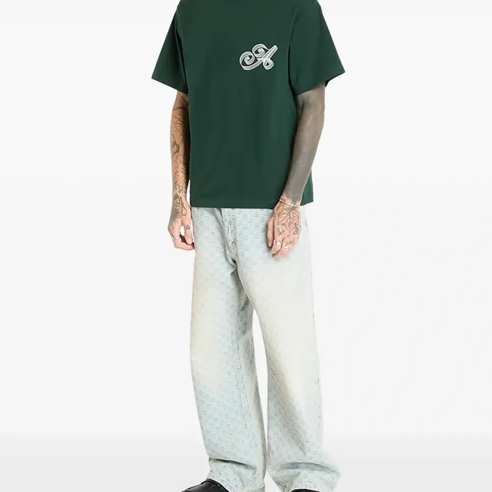 Футболка с круглым вырезом