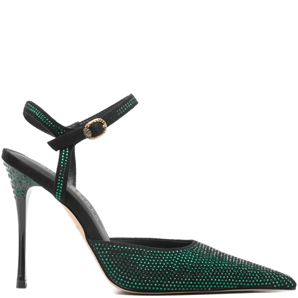 Туфли-лодочки с украшением и заострённым носком