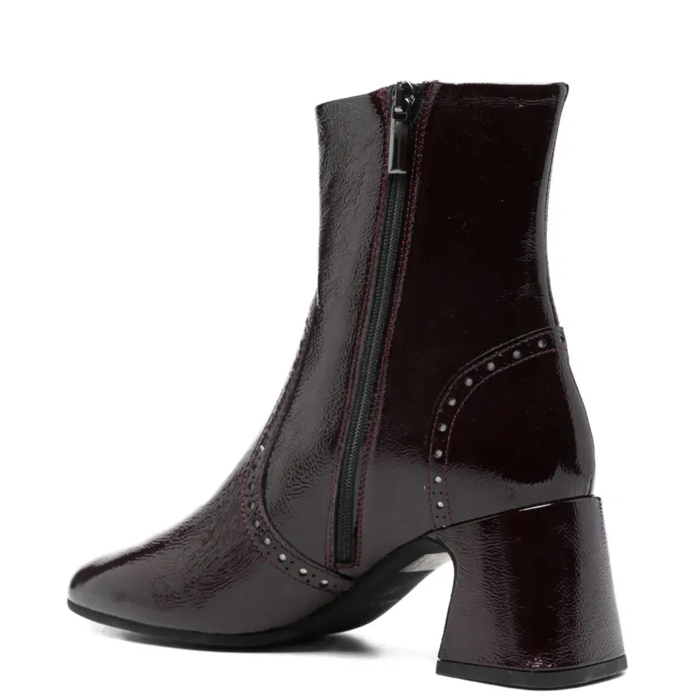 Ботинки на блочном каблуке с декоративными заклёпками