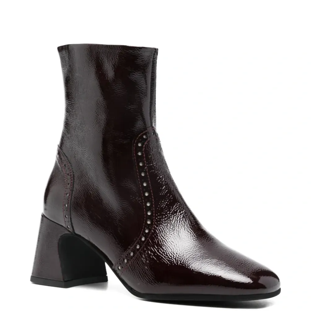 Ботинки на блочном каблуке с декоративными заклёпками