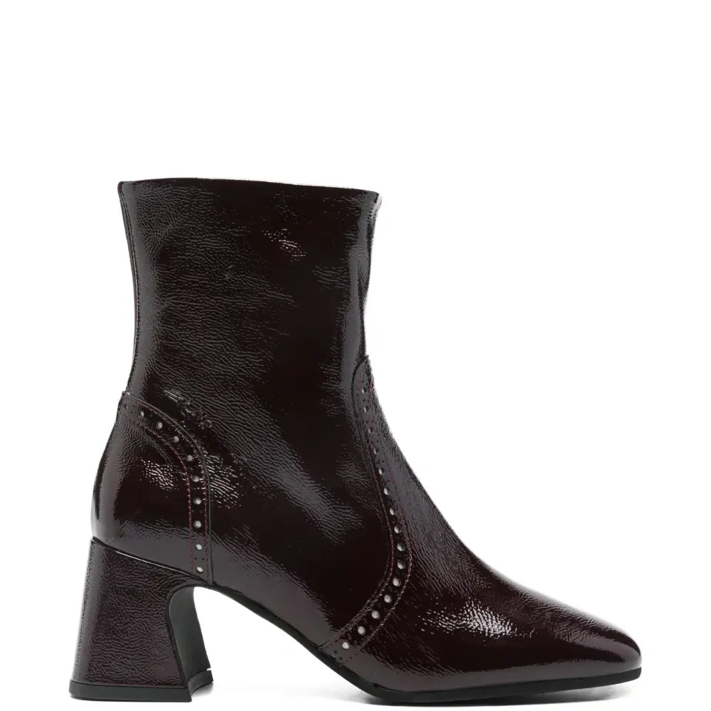 Ботинки на блочном каблуке с декоративными заклёпками