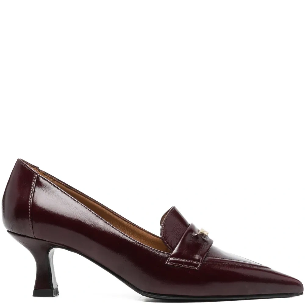 Туфли-лодочки с острым носком и декоративной деталью пенни