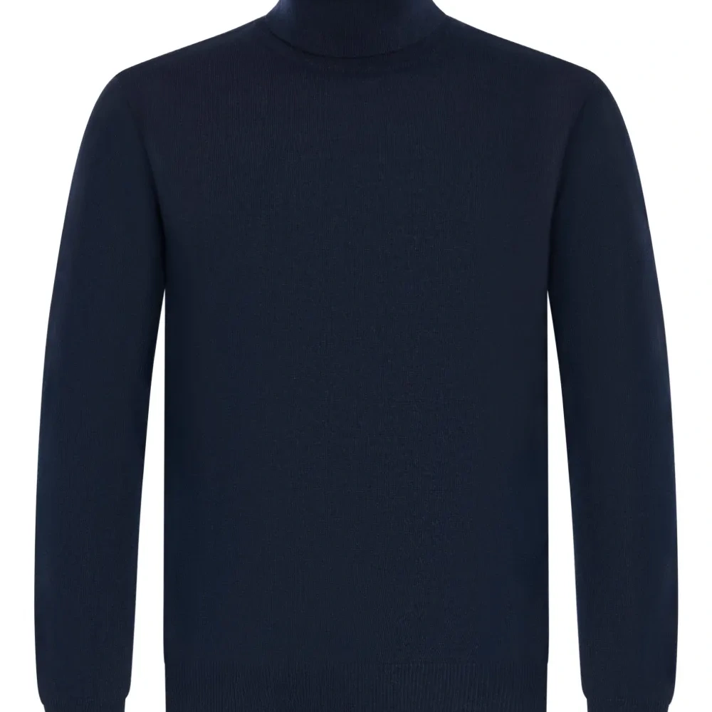 Свитер с высоким воротником