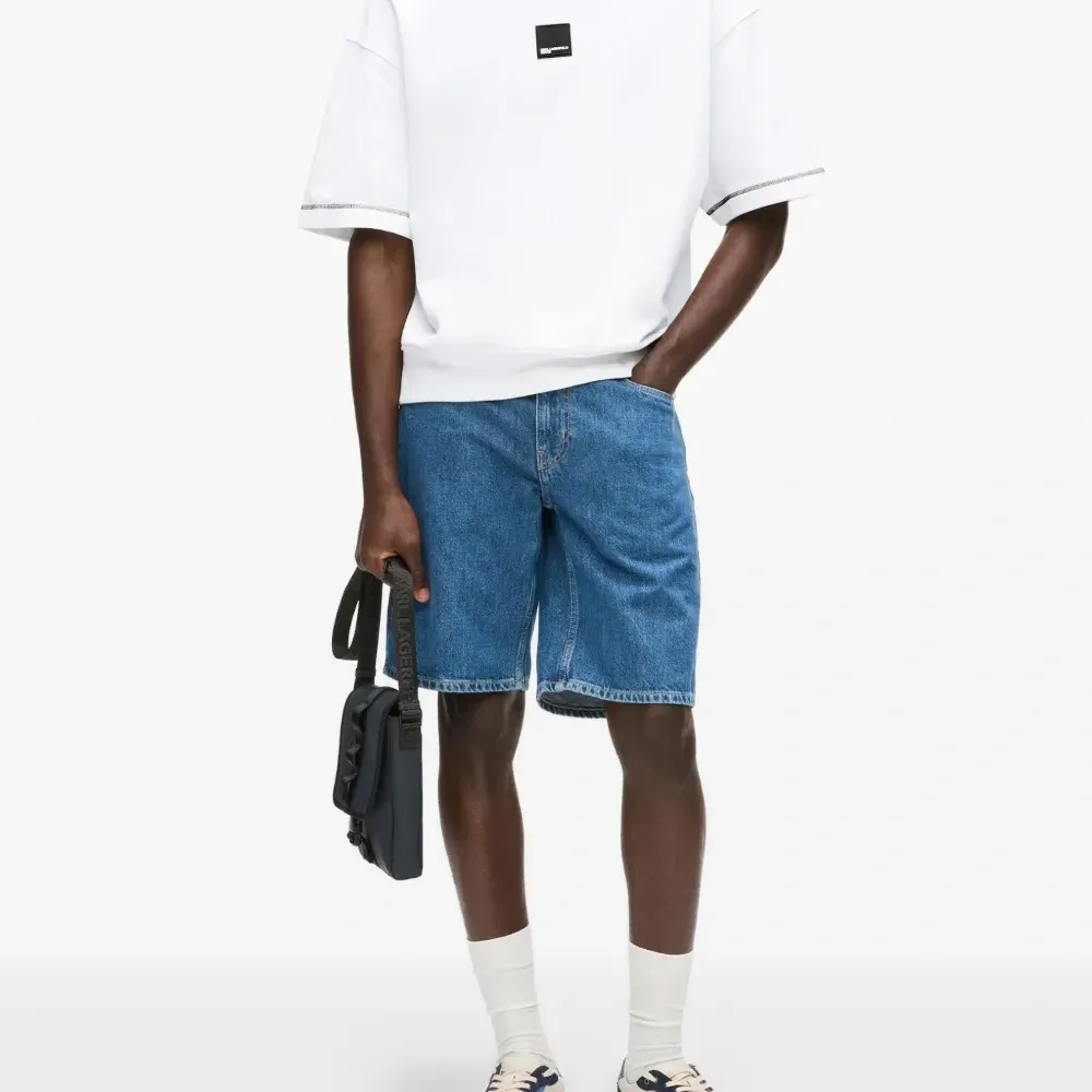 Футболка с круглым вырезом