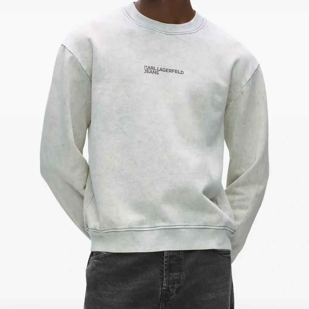 Толстовка с круглым вырезом