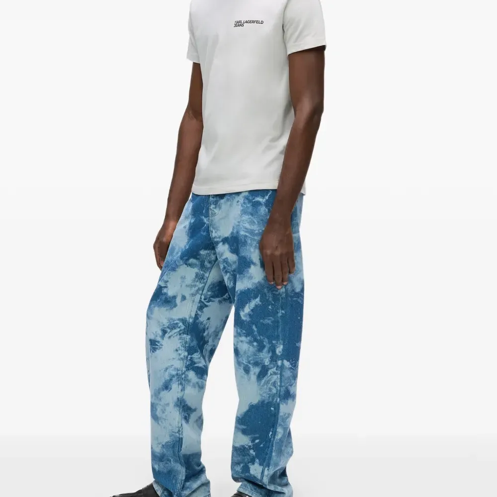 Футболка с круглым вырезом