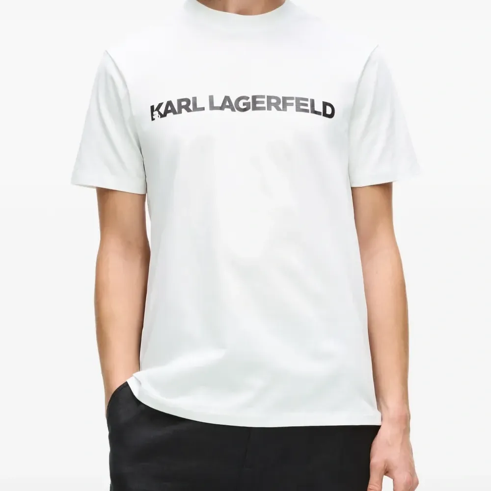 Футболка Essential с логотипом