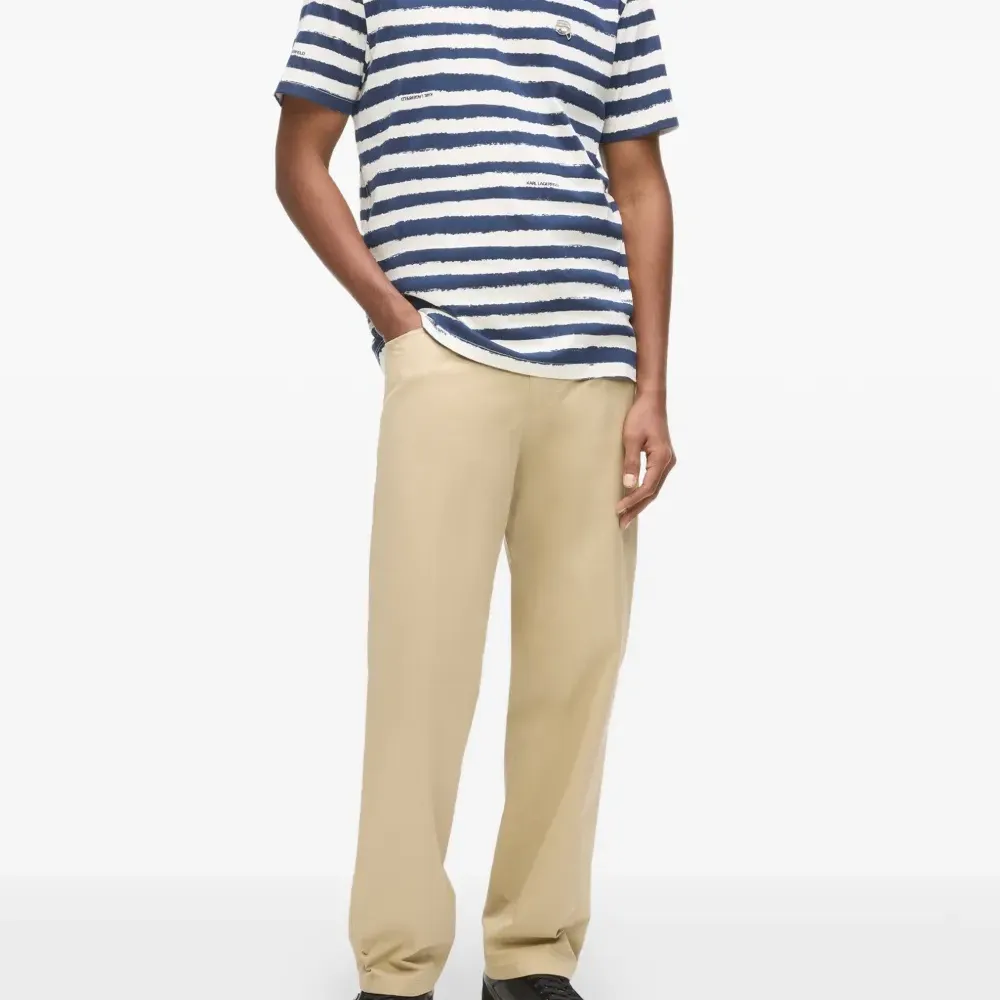 Полосатая футболка с принтом