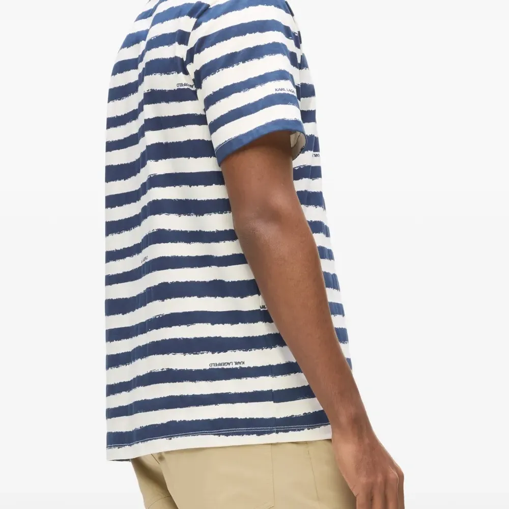 Полосатая футболка с принтом